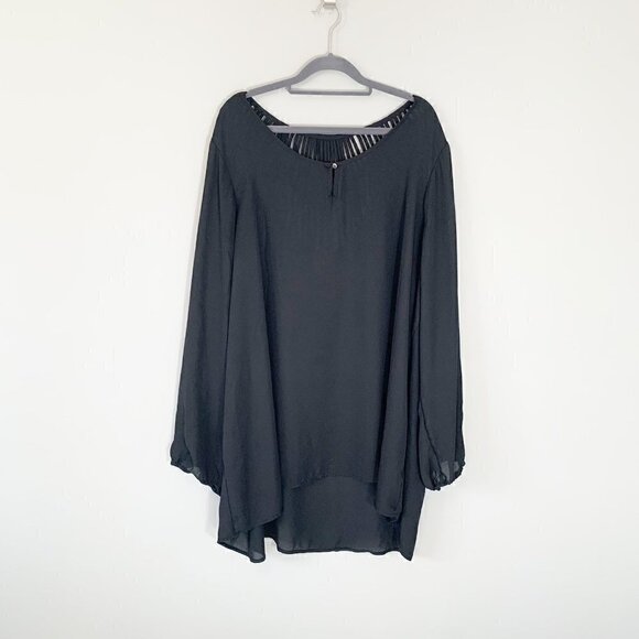 Torrid black long sleeve flowy detailed back plus size blouse top - Size 3 - Picture 1 of 10